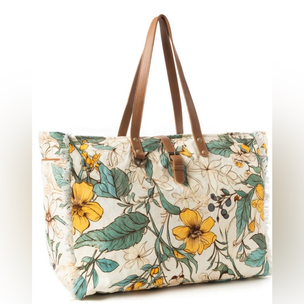 MYRA-Lovely Florals Weekender Bag In Light Green - Picture 2 of 4